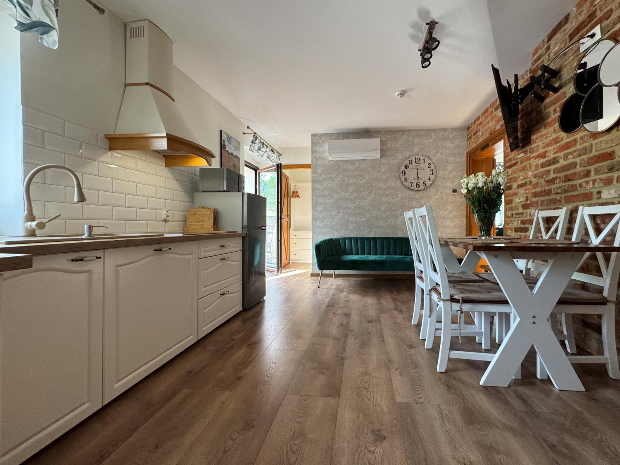 Apartamenty Komarno 46 Jacuzzi&Sauna Ngoại thất bức ảnh